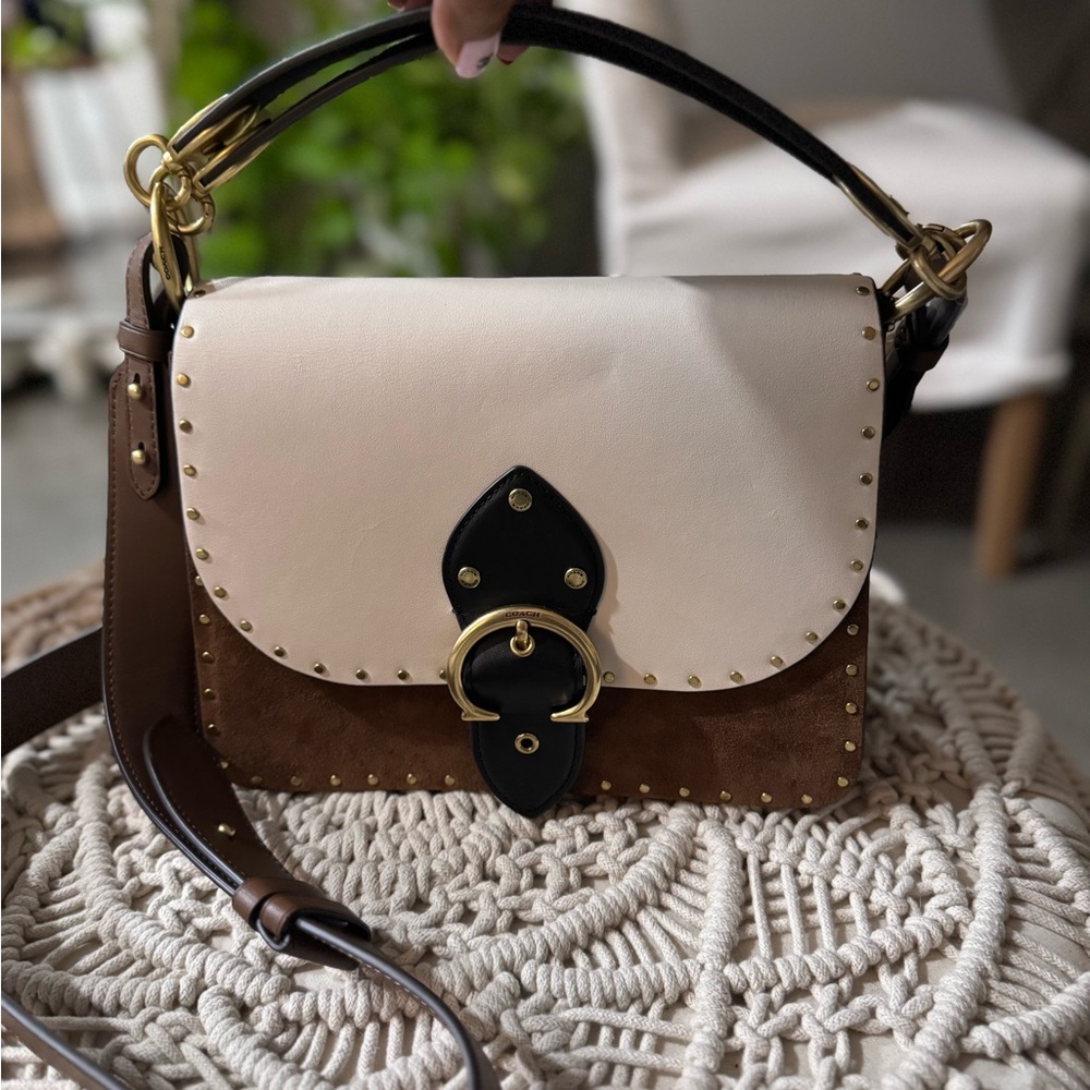 Coach hand bag with rivets